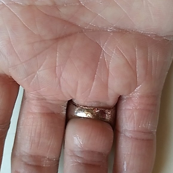 Vintage Oval-Shaped White Ring - Picture 4 of 6